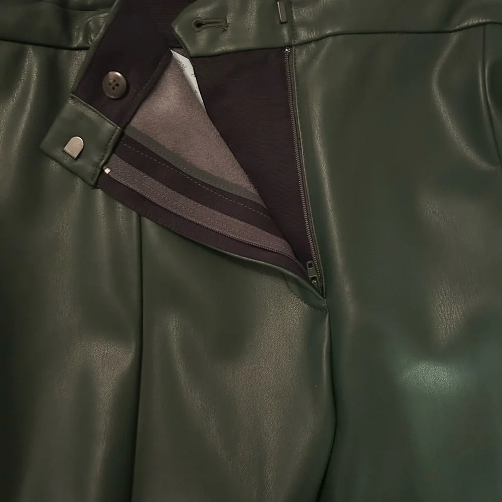 Ann Taylor Olive Green Cropped Pants - Picture 4 of 5